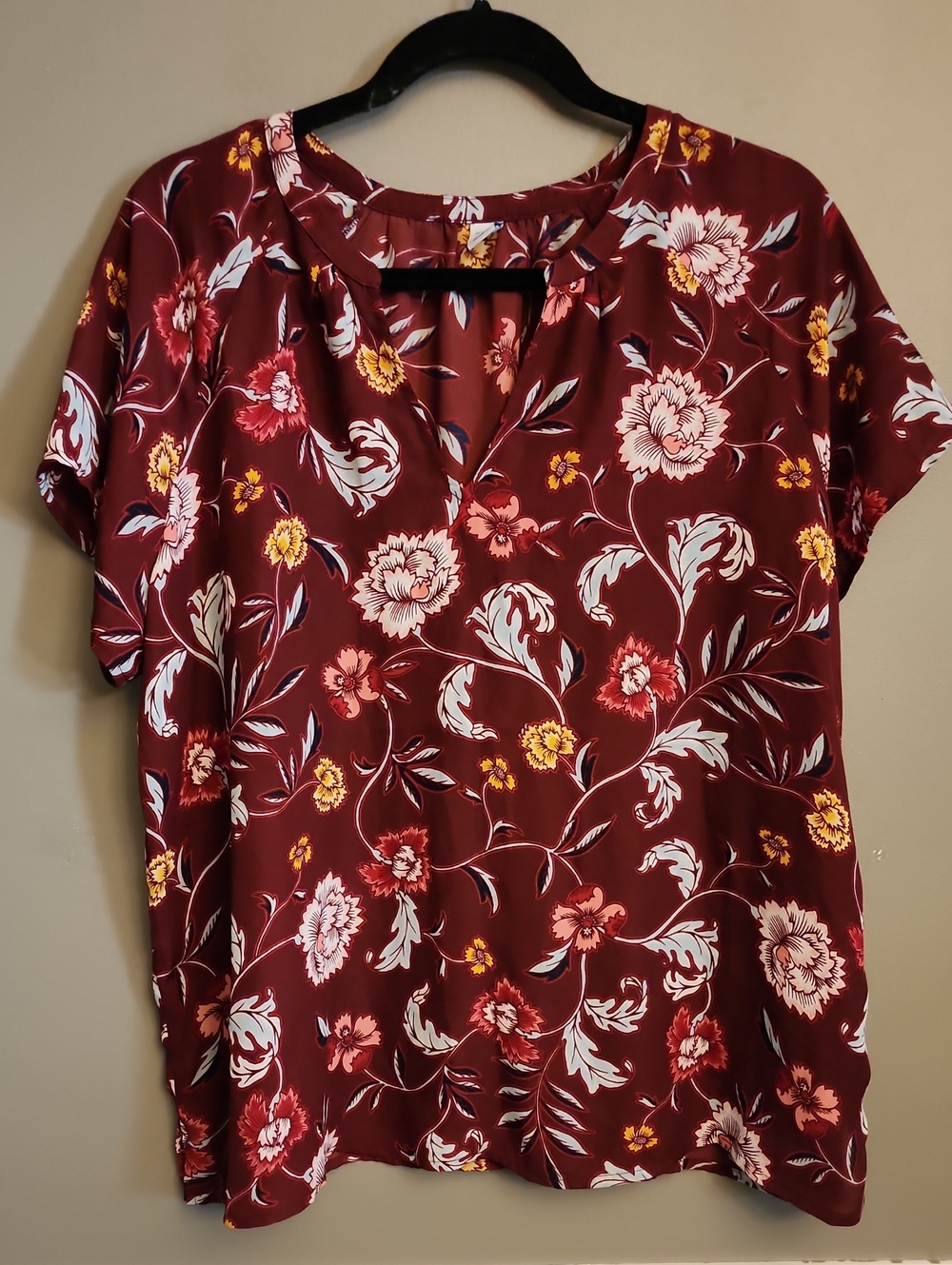 Old Navy Women’s Burgundy Floral V-Neck Short-Sleeve Blouse